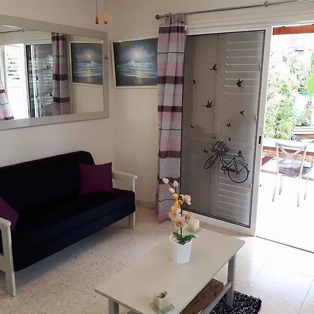 בית נופש Pervolia Holidays *